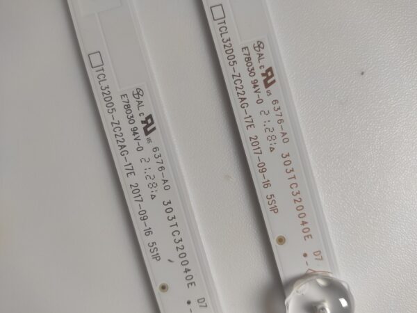 2 BARRE LED TCL32D05-ZC22AG-17E E78030 94V-0 NUOVE ORIGINALE - immagine 2